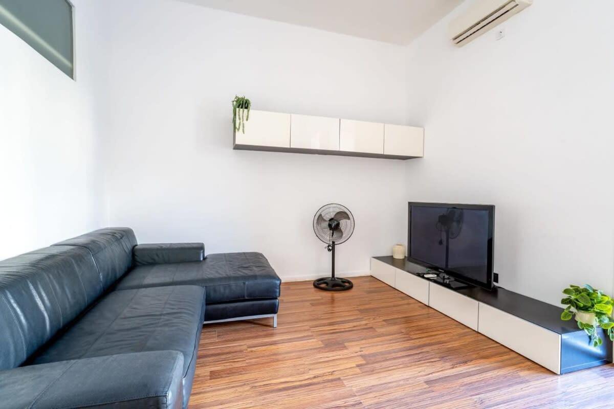 Comfortable And Huge 4bd - 2bth Rambla Catalunya Apartment *